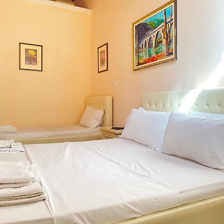 Hotel Pasarela ベラト エクステリア 写真