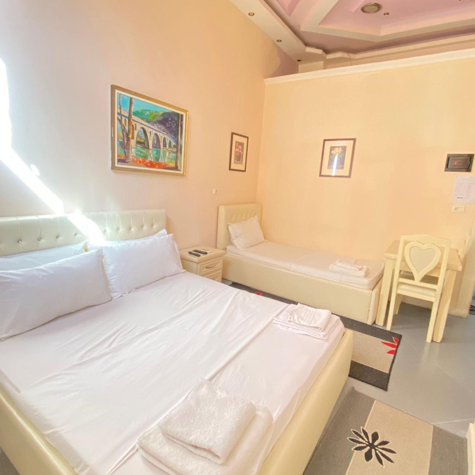 Hotel Pasarela ベラト エクステリア 写真