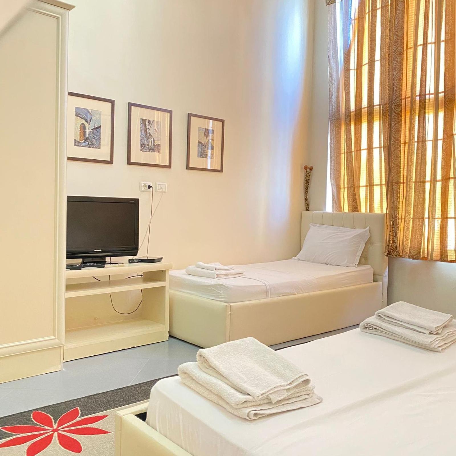Hotel Pasarela ベラト エクステリア 写真