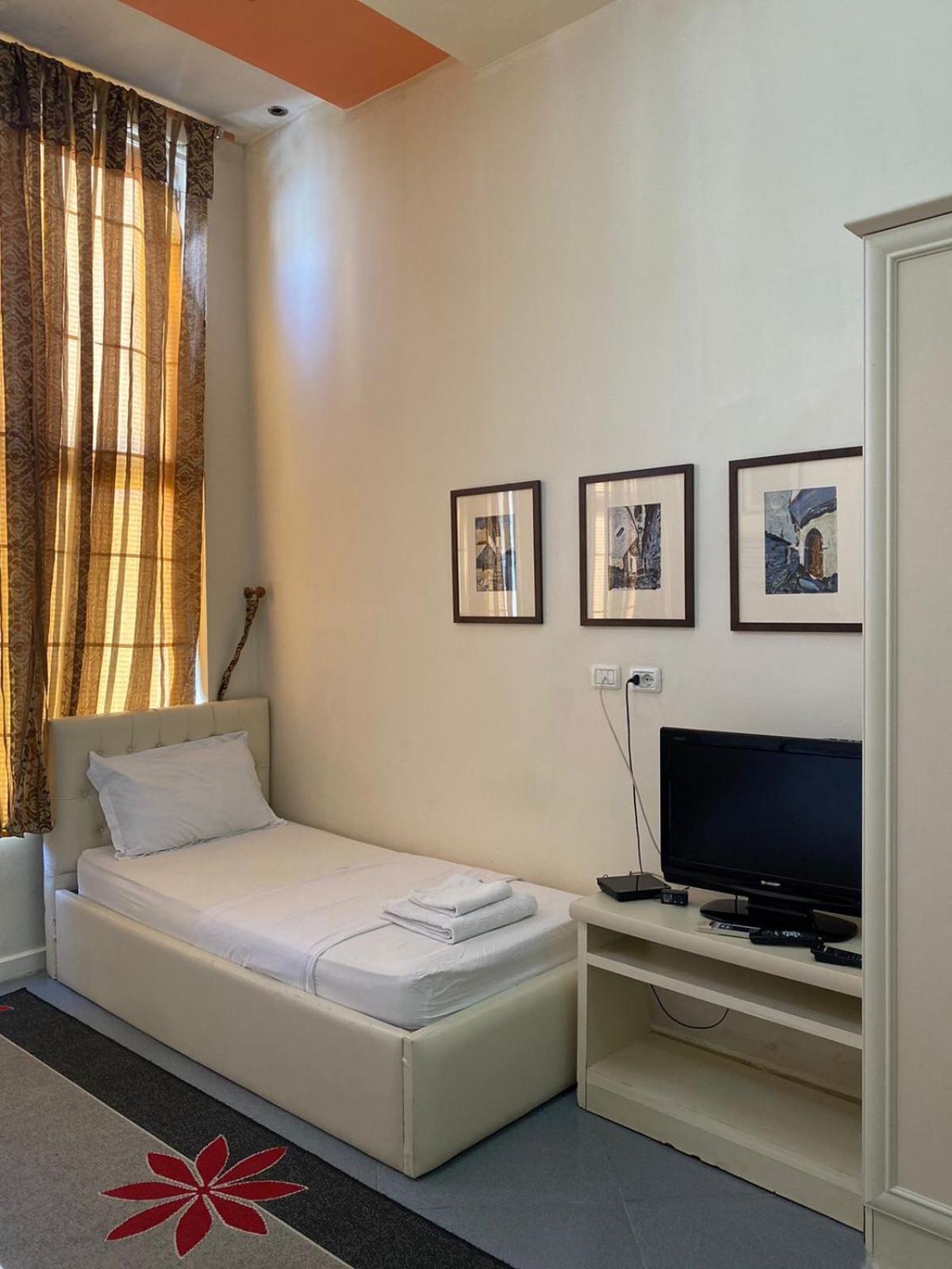 Hotel Pasarela ベラト エクステリア 写真